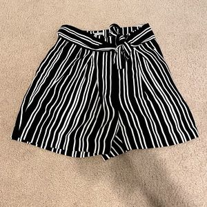 H&M women’s striped high waist dress shorts size 8